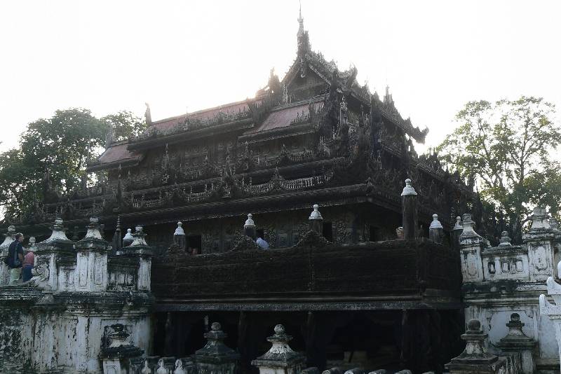 31 Monastero Shwenandaw Mandalay